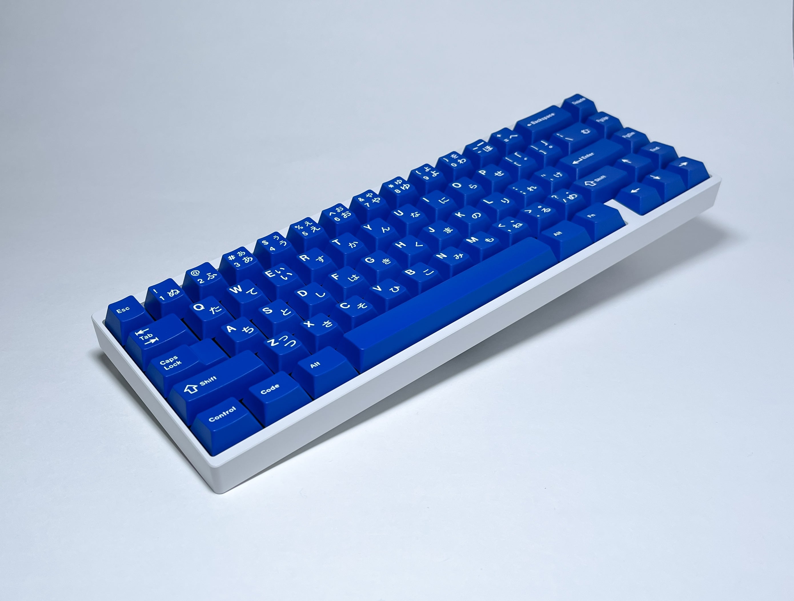 Neo65 keyboard(white) with GMK Striker keycaps
